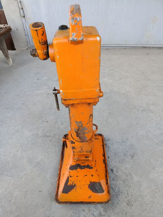 Домкрат путейский ДГП 10-200