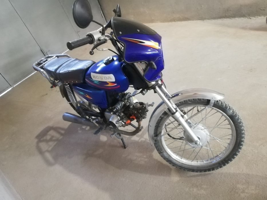 Moped honda kuzov juda baquvat