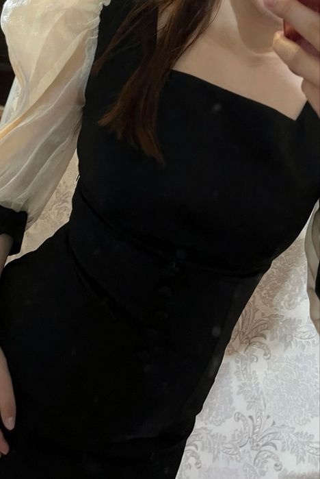 Продаётся стильное и очень женственное платье.