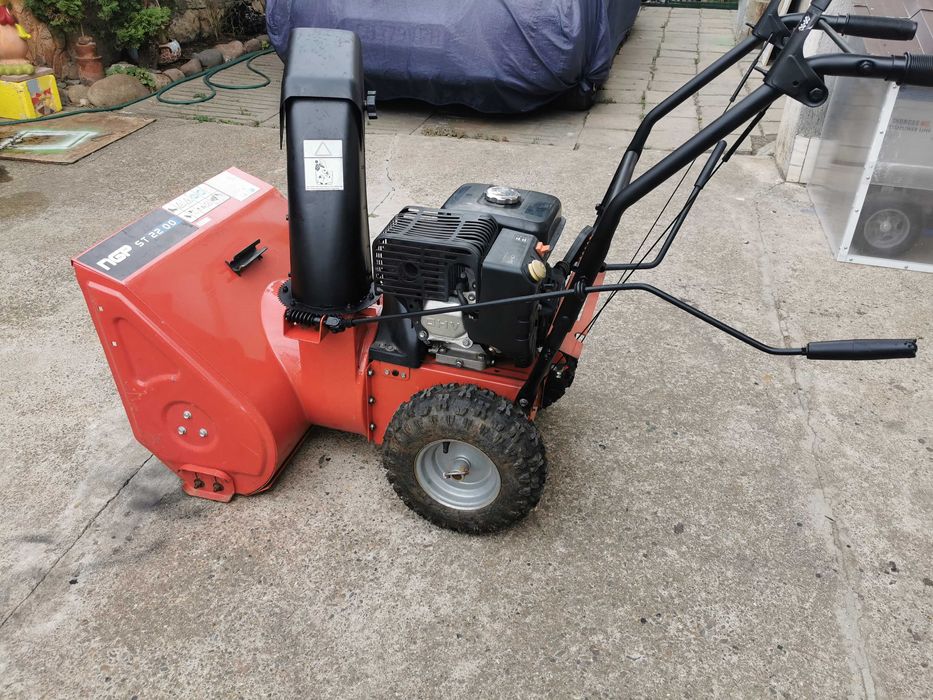 Продавам два роторни снегорина