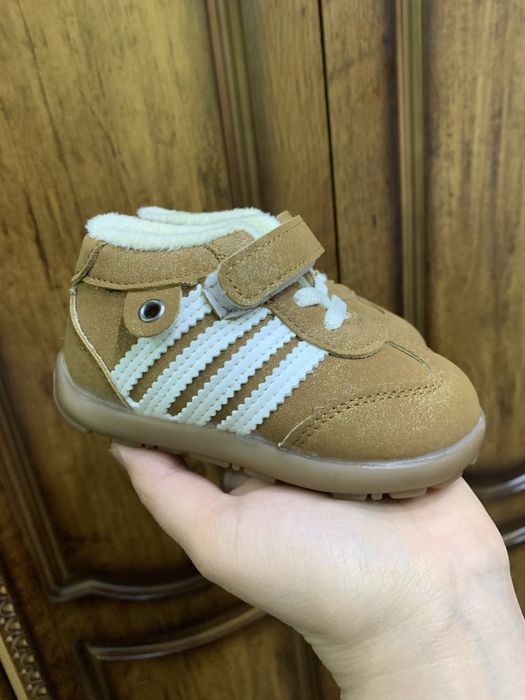 Обувь для младенцев с 4-5 месяцев примерно 21 размер