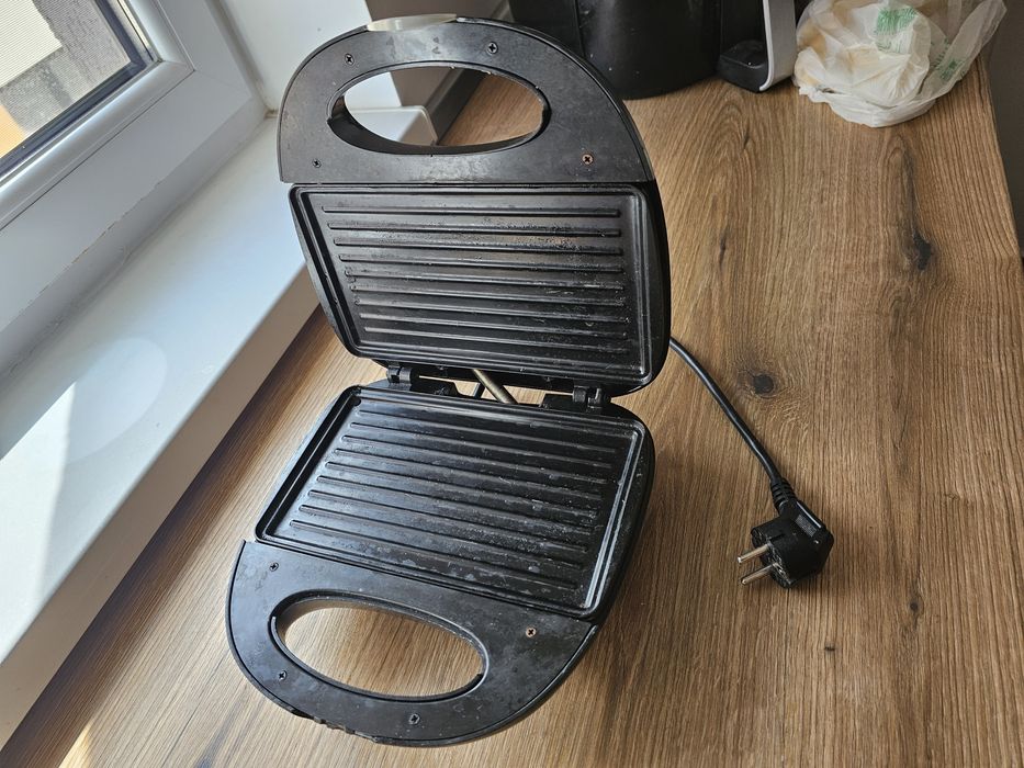 Sandwish maker Heinner