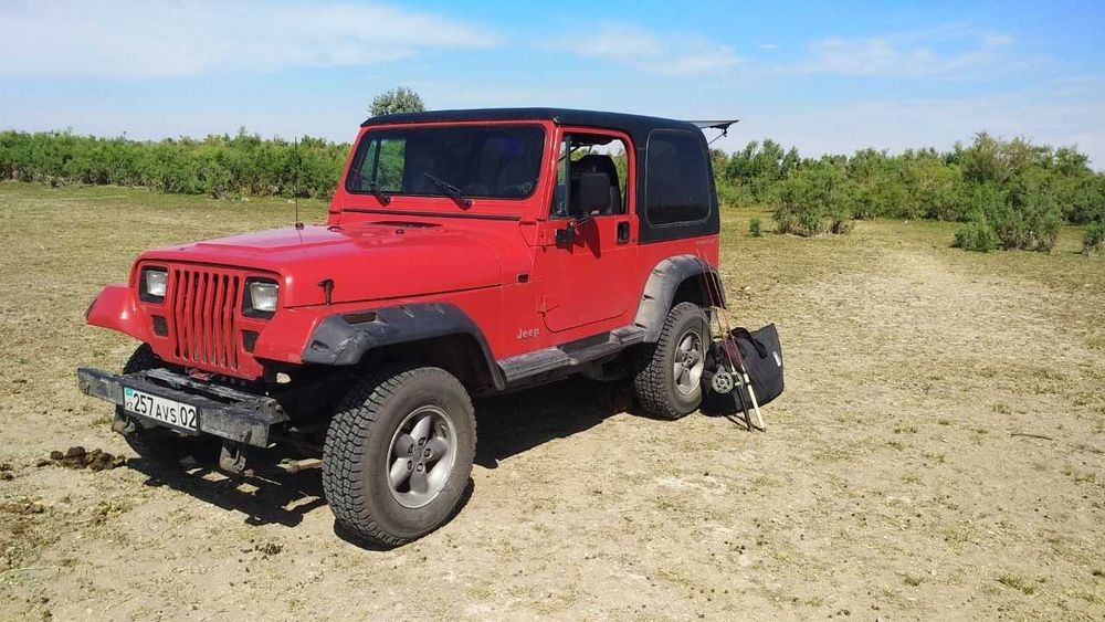 джип вранглер. на ходу.