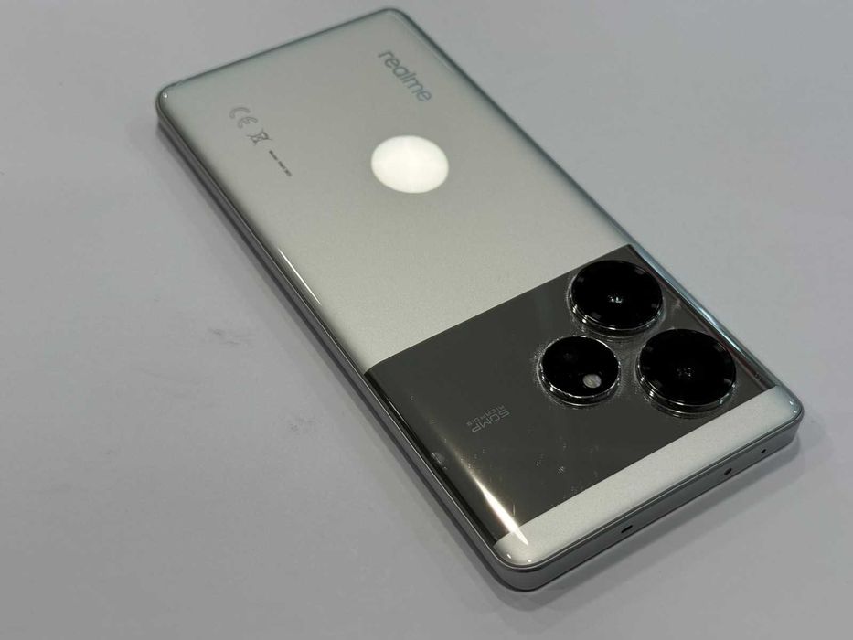 Realme GT 6 – 512GB памет / 16GB RAM