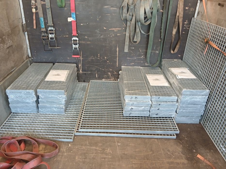 Vând trepte zinacate metalice pentru detali sunat la numarul de telefon 0733 155 058