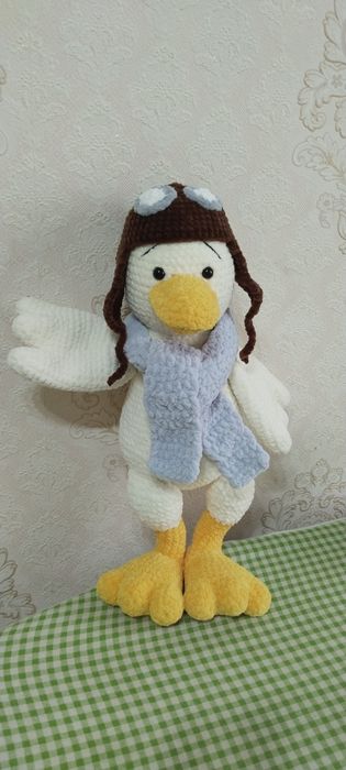 Мягкая игрушка гусь- пилот