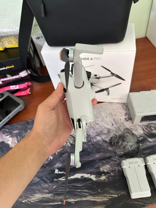 DJI Mini 4 Pro Fly More Combo