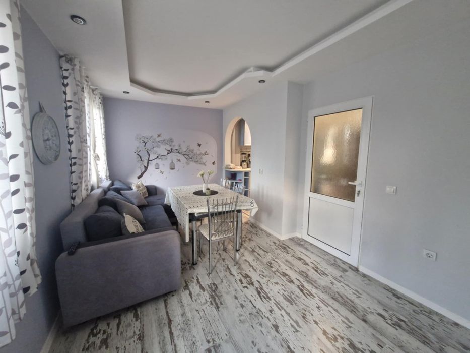 Продава се Тристаен апартамент в Добрич, Свети Георги - 76 кв.м за 1577 €/кв.м - Снимка #2