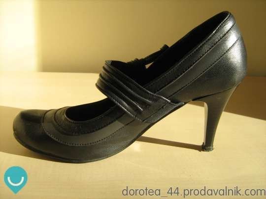 Продавам дамски обувки от естествена кожа