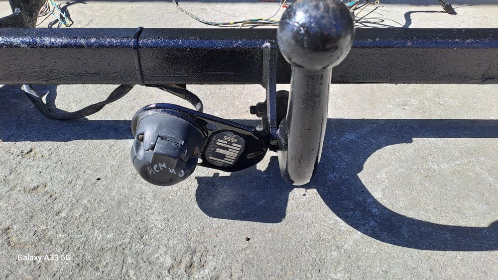 Продавам оригинален теглич за Mazda Demio/ Мазда Демио