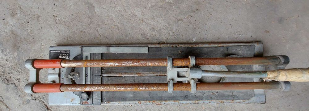 Ръчна машина за теракот Ferm