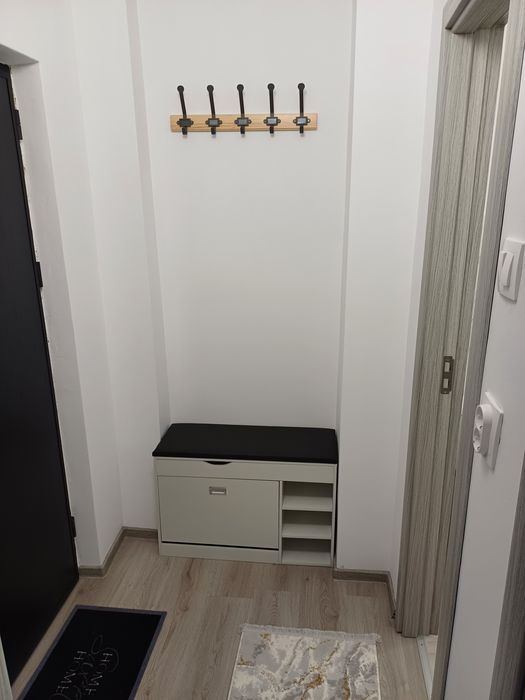 Închiriez garsoniera