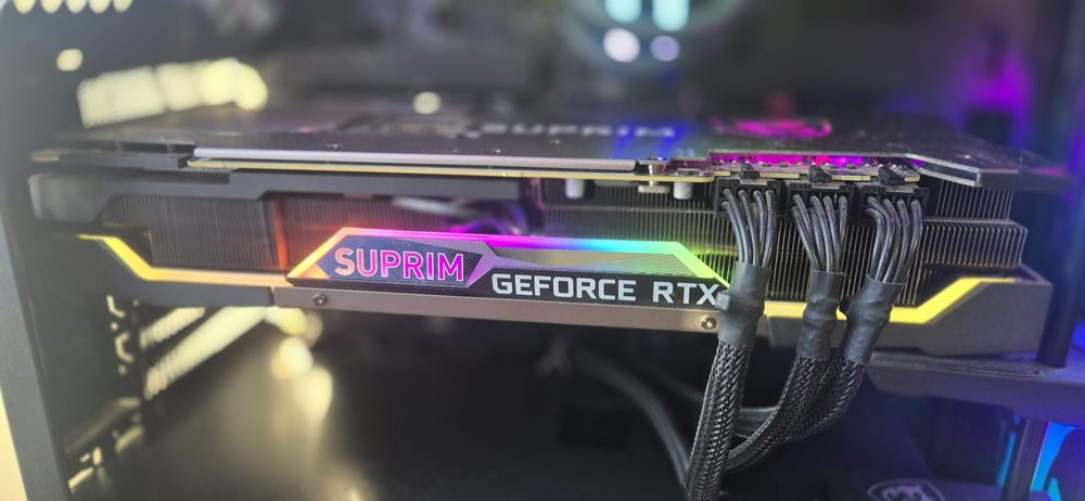 Продавам настолен компютър amd 5800x, suprim 3090