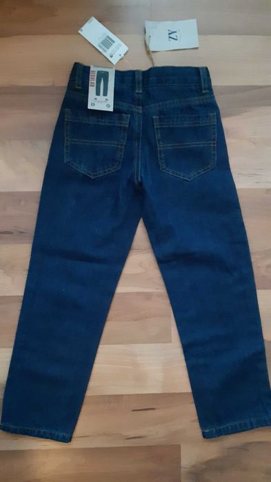 Нови дънки 5-7г/ 118-122см