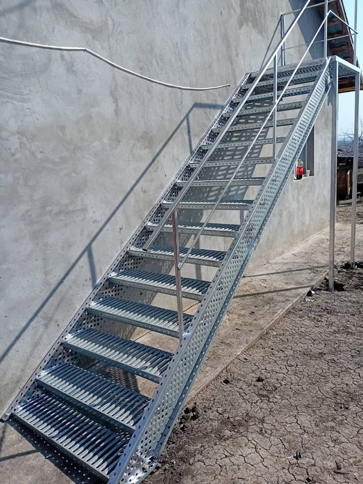Scări zincate galvanizate
