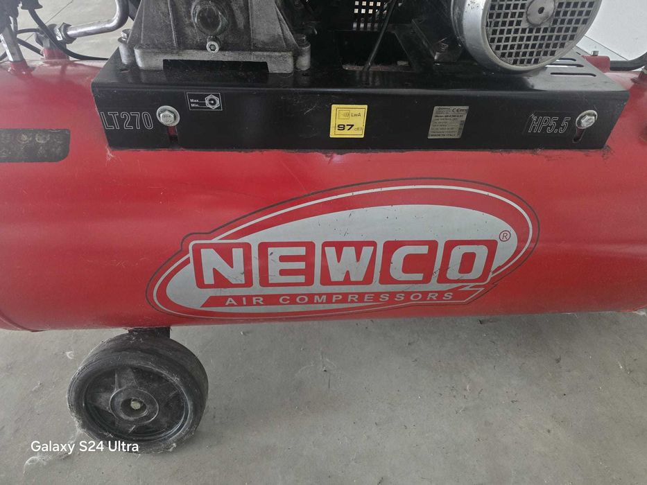 Compresor aer NEWCO 270L – 5,5 CP / 4 kW – 400V – Made in Italy – 3.200 lei TVA inclus