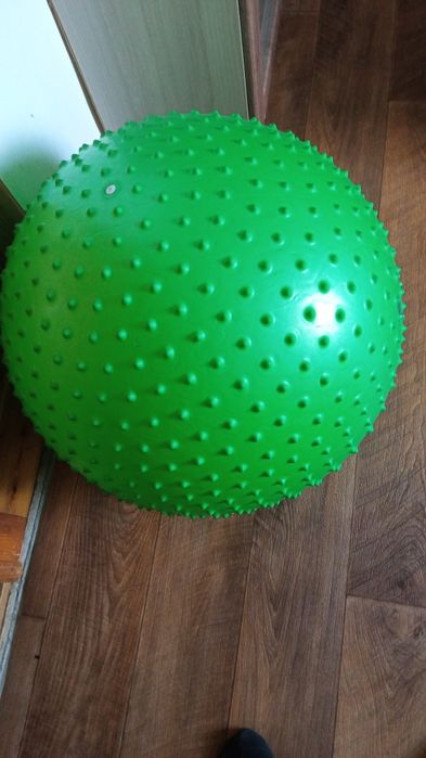 Мячь гимнастический