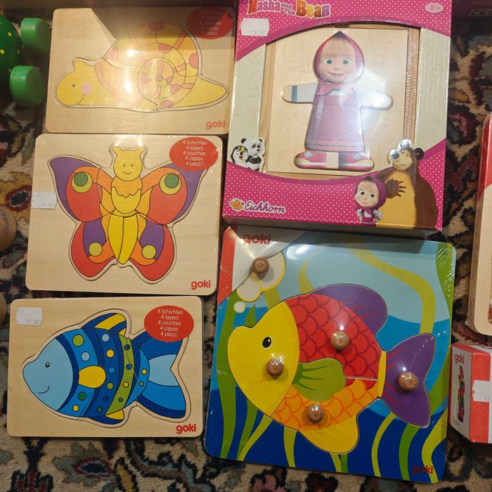 Комплект нови запечатани дървени играчки. Пъзели влакчета кукли.