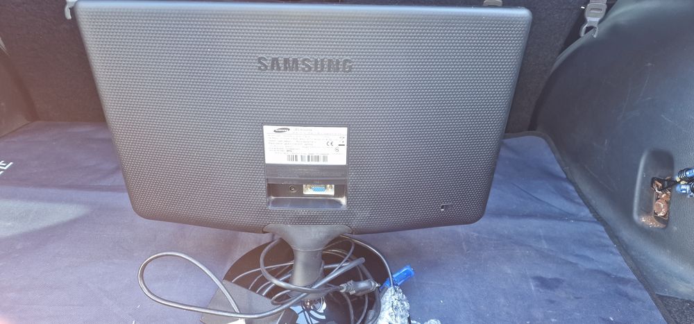 Монитор SAMSUNG LS19A100NS/KZ(S19A100N, черный, б/у