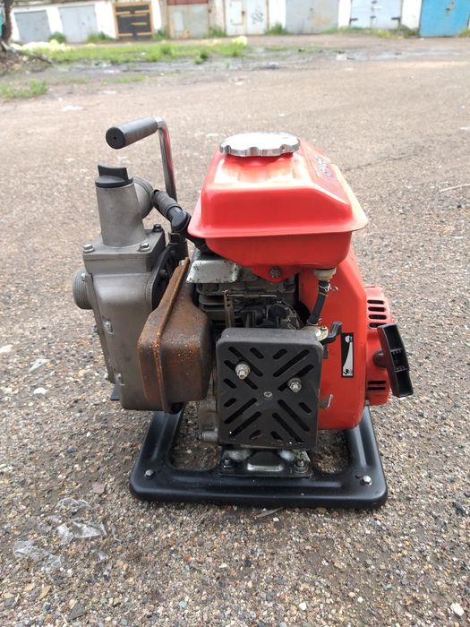 Помпа бензиновая