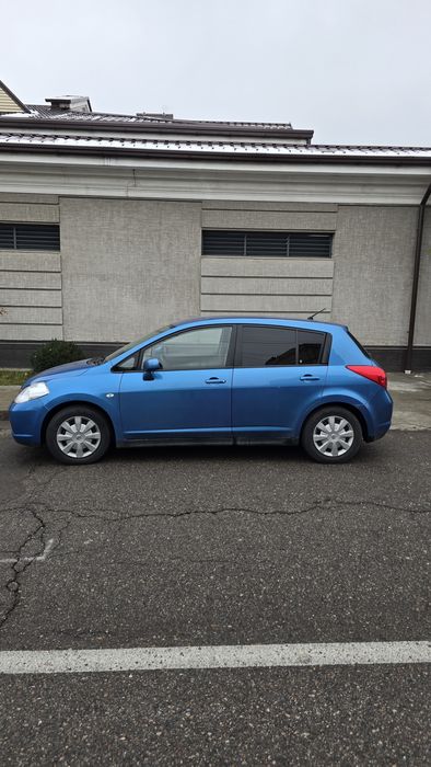 Nissan tiida SROCHNO sotiladi