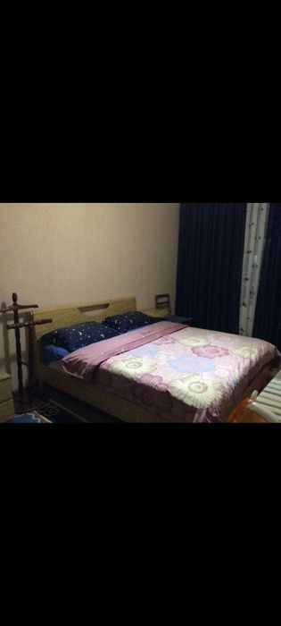 Продам двухспальную кровать без матраса