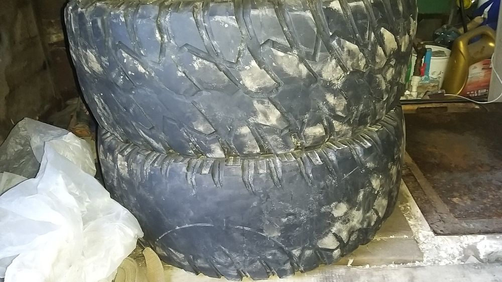 Продам шины 33х12,5 R15