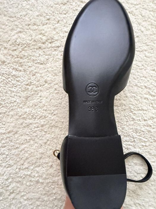 Шанел 39 номер, но са леко стеснени и отговарят на 38/5