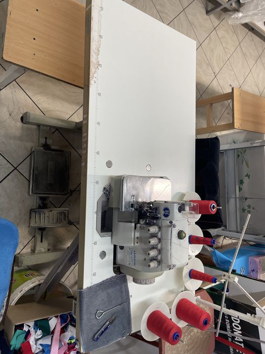 Masini de cusut de surfilat si butoniera