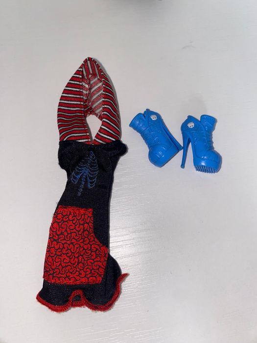 Оригинальные аксессуары и одежда для кукол Monster High