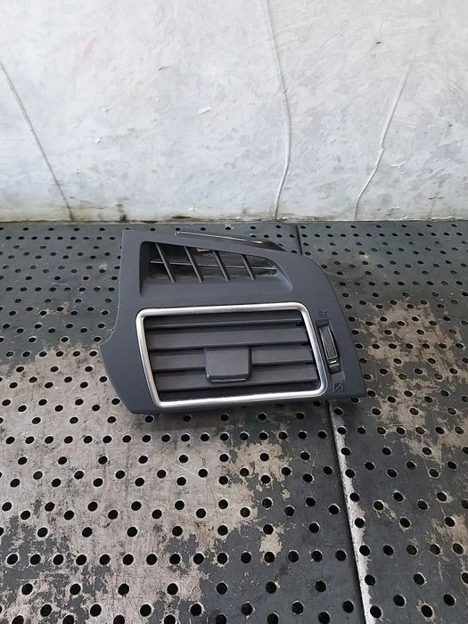 Grila ventilatie bord stanga toyota verso r2 556500f020