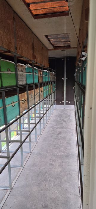 Vând camion apicol Mercedes Atego 1218- 104 stupi, complet echipată