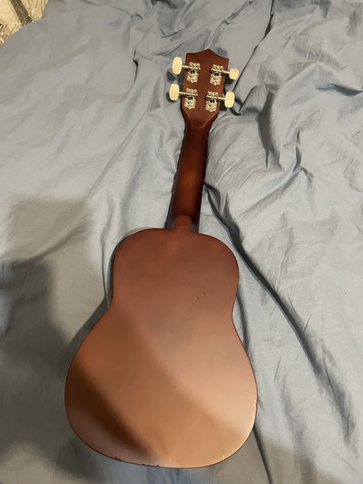 Продам новую укулеле