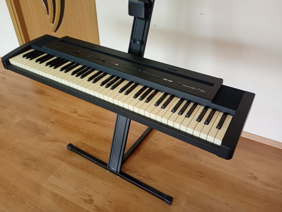 Roland EP-7 pian orga sintetizator