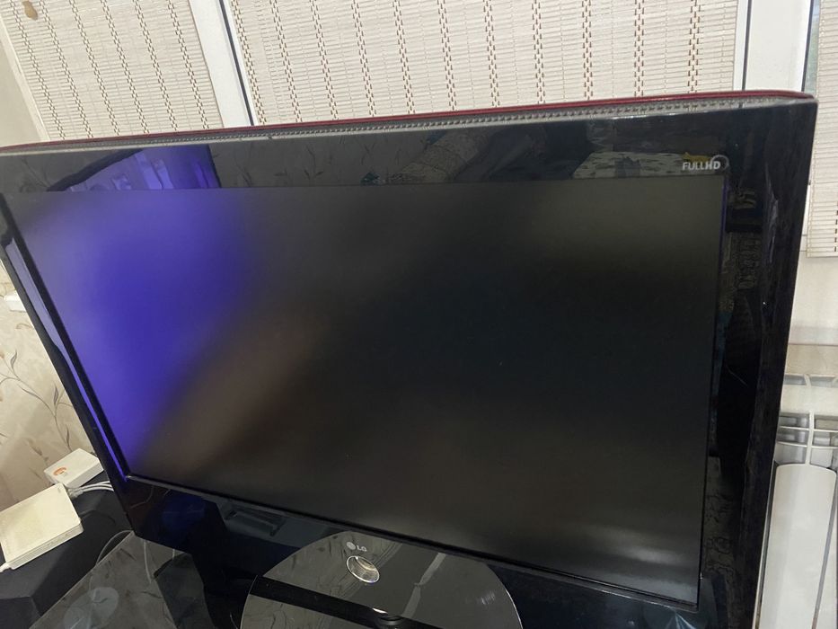 Телевизор с подставкой