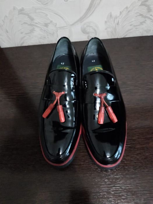 Продаю классический обувь