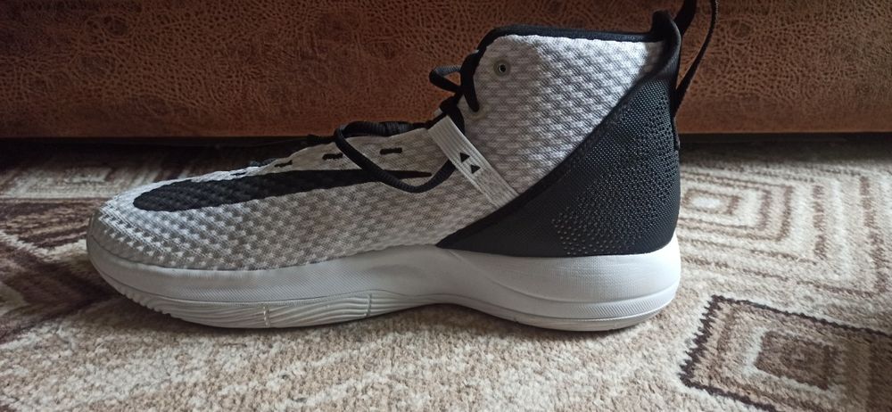 Продам кроссовки Nike ( великаны )