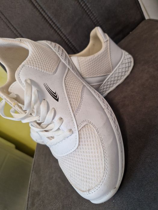 Adidasi comozi nr 40