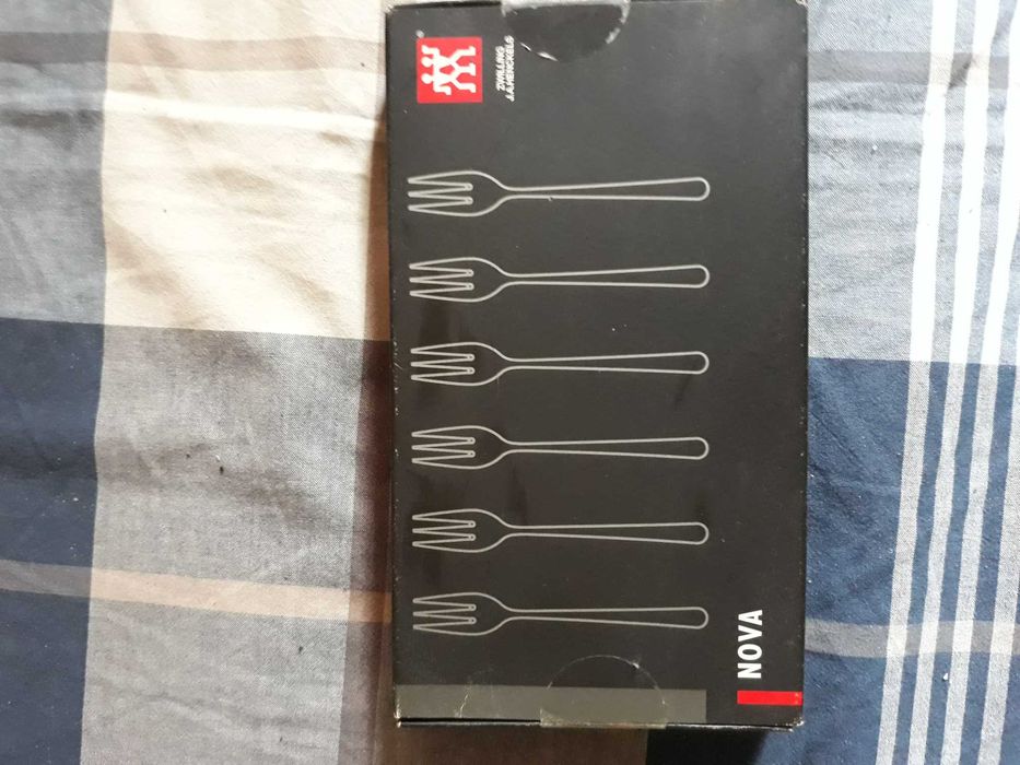 Комплект прибори -6 човека (24 части ) + допълнителни прибори ZWILLING