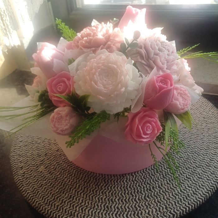 Compoziție de flori din sapun handmade
