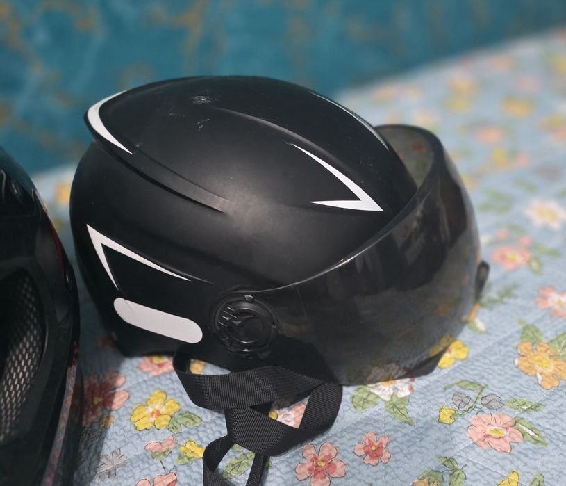 Каска для мопеда