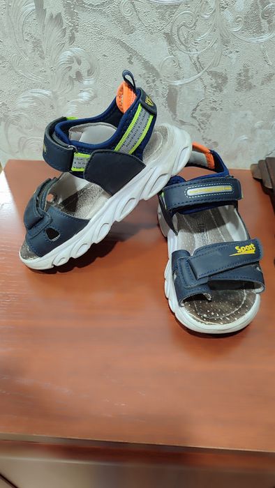 Продам детскую обувь