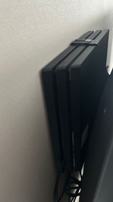 Продам PlayStation 4 1 TB