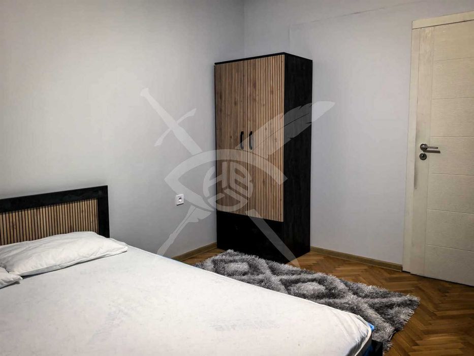 Дава се под наем Тристаен апартамент в София, Лозенец - 80 кв.м за 900 € - Снимка #2