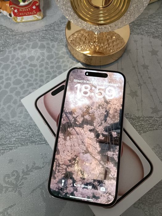 Vând iPhone 15 Pink 128GB