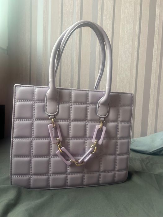 Чанта.    лилава.