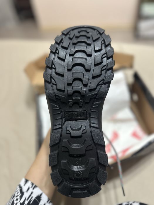 Продается спецобувь новая