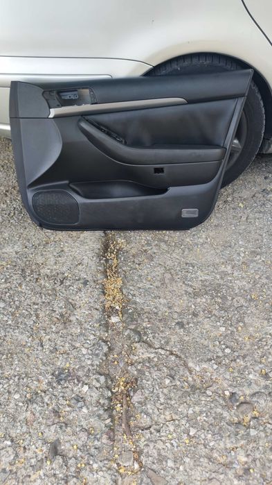 Предна дясна кора за Авенсис T25