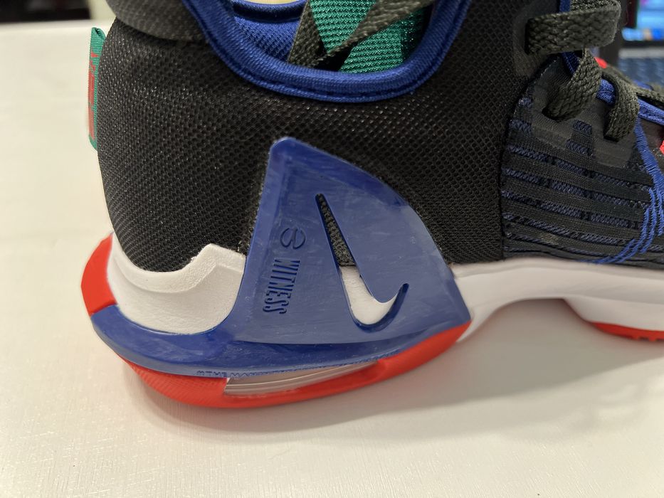 Ghete de baschet “Nike LeBron Witness 6”