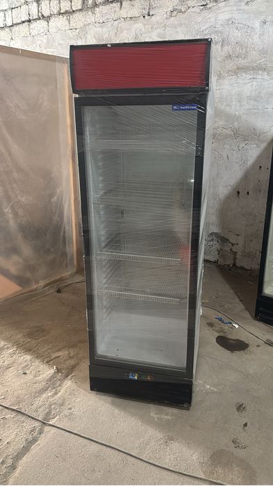 Холодильник витрина в хорошем состоянии